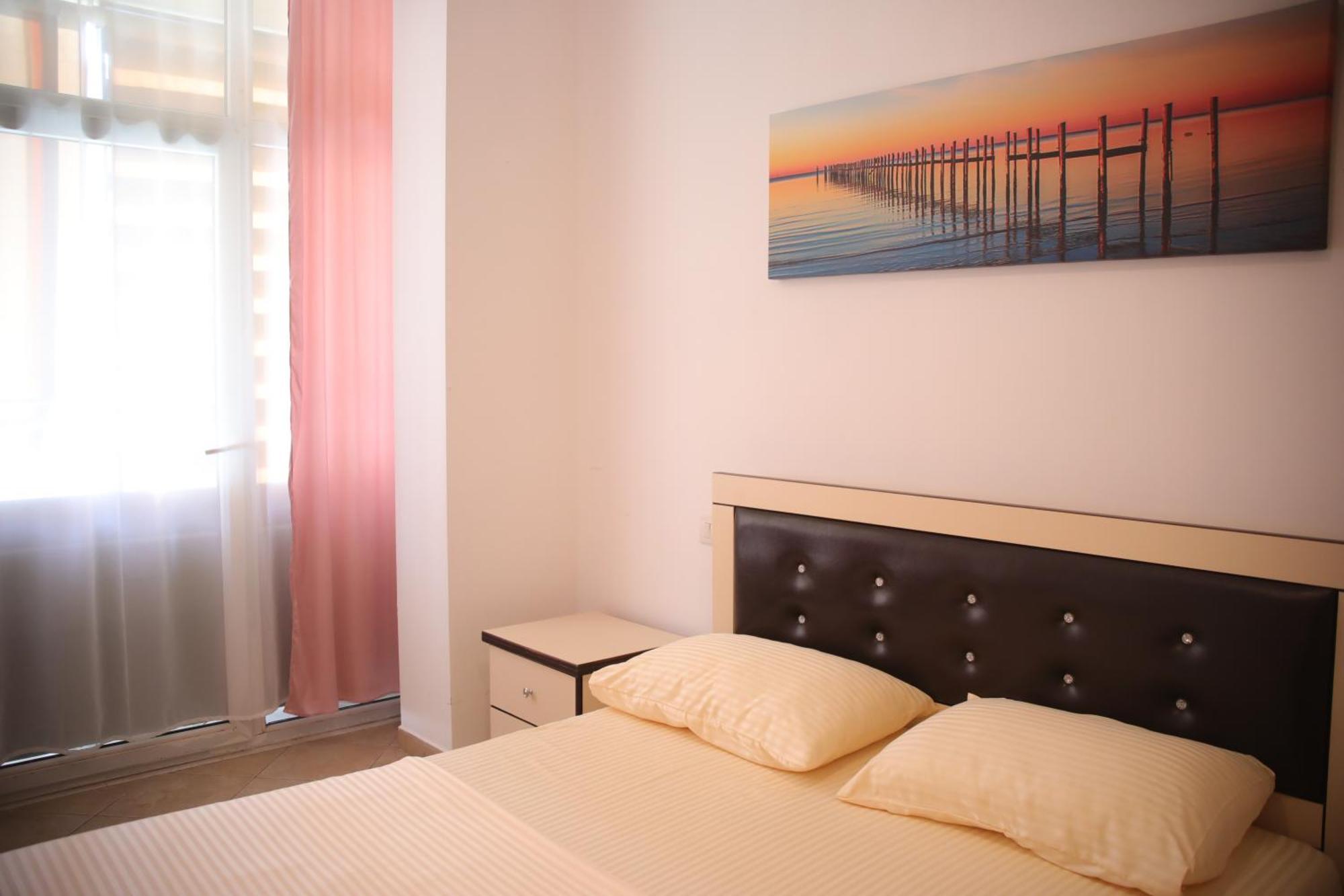 Pleasant Apartment With Free Dedicated Parking In Komuna E Parisit Tirana Exterior foto